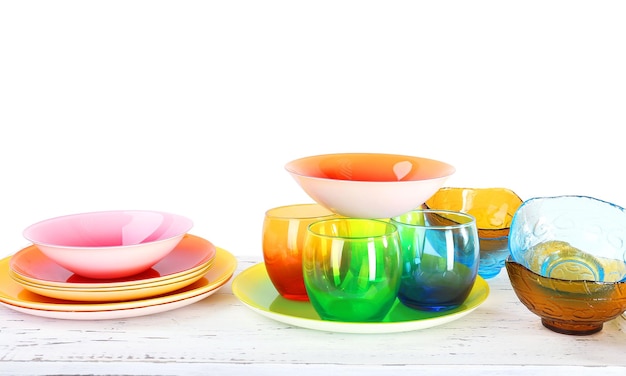 Zestaw kolorowych talerzy z potrawami